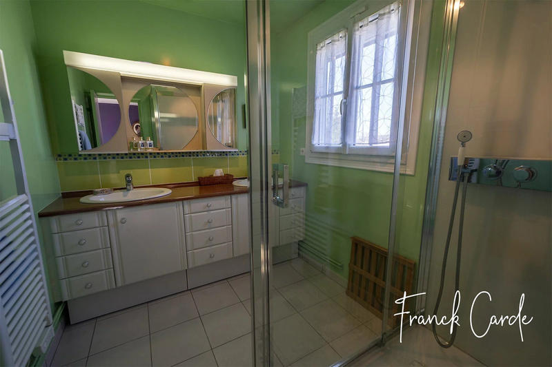 Maison - 225 m² - 8 pièces