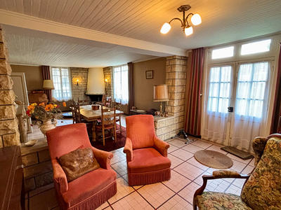 Maison - 246 m² - 9 pièces