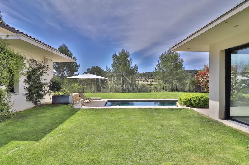 Maison - 270 m² - 8 pièces