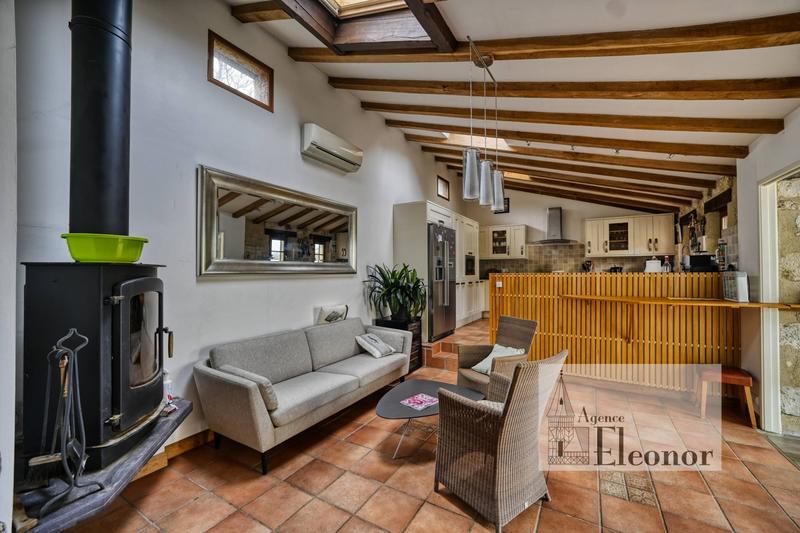 Maison traditionnelle - 477 m² - 23 pièces