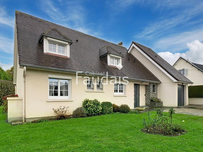 Maison - 180 m² - 8 pièces