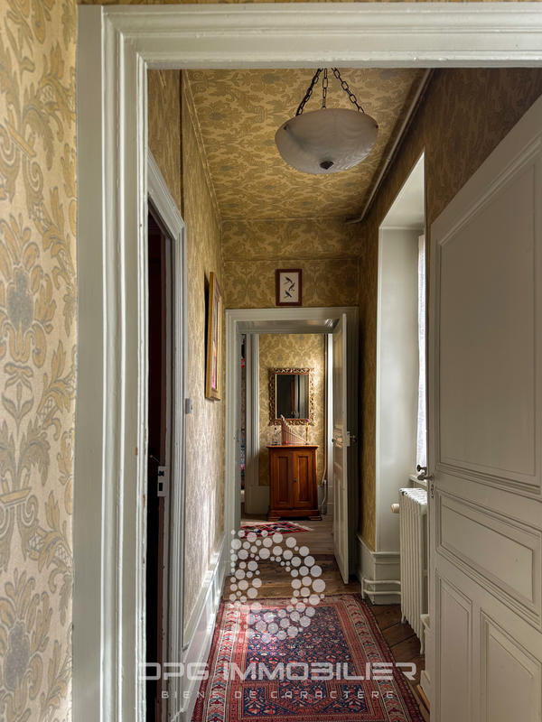 Propriété - 445 m² - 24 pièces