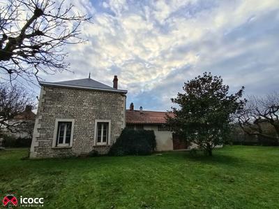 Demeure - 185 m² - 6 pièces