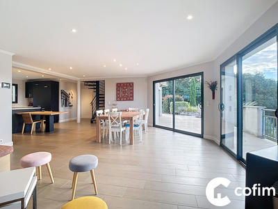 Villa - 262 m² - 7 pièces