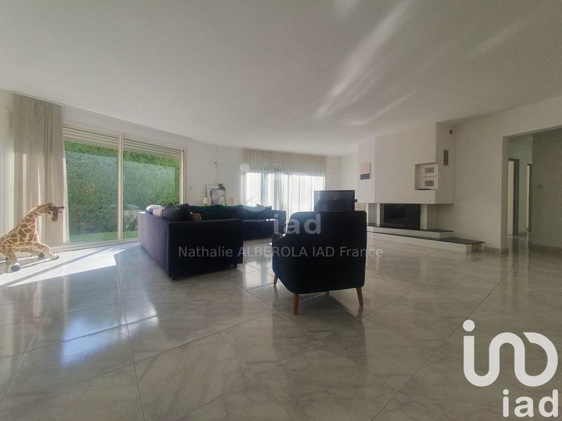 Maison - 221 m² - 7 pièces