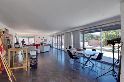 Maison - 300 m² - 7 pièces