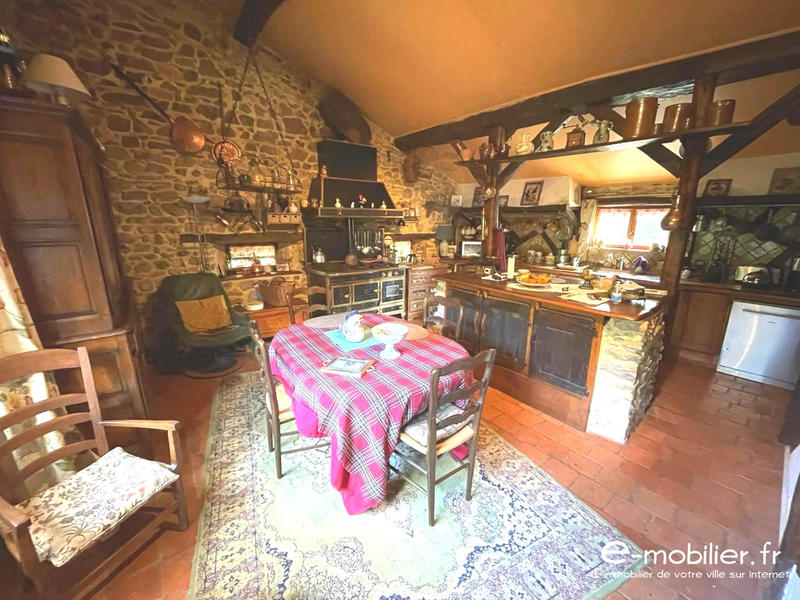 Maison - 184 m² - 8 pièces