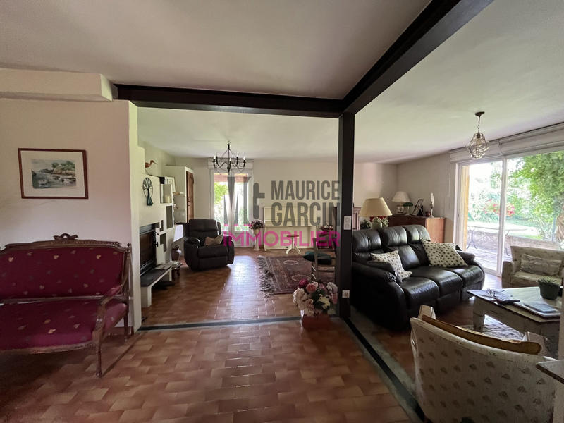 Maison traditionnelle - 203 m² - 8 pièces