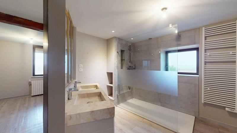 Maison - 260 m² - 9 pièces