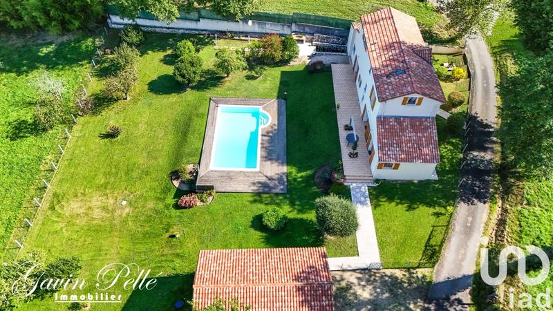 Maison - 210 m² - 7 pièces