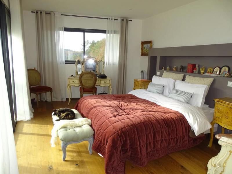 Maison - 242 m² - 8 pièces