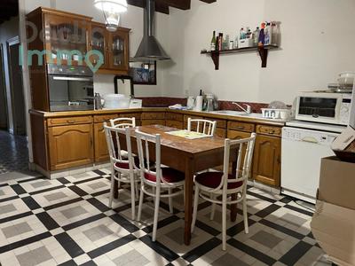 Maison - 270 m² - 8 pièces