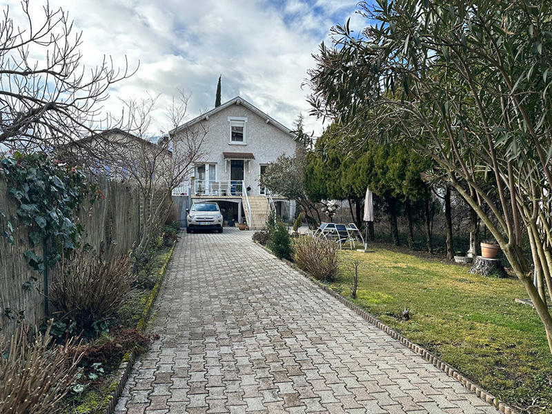 Maison - 140 m² - 5 pièces