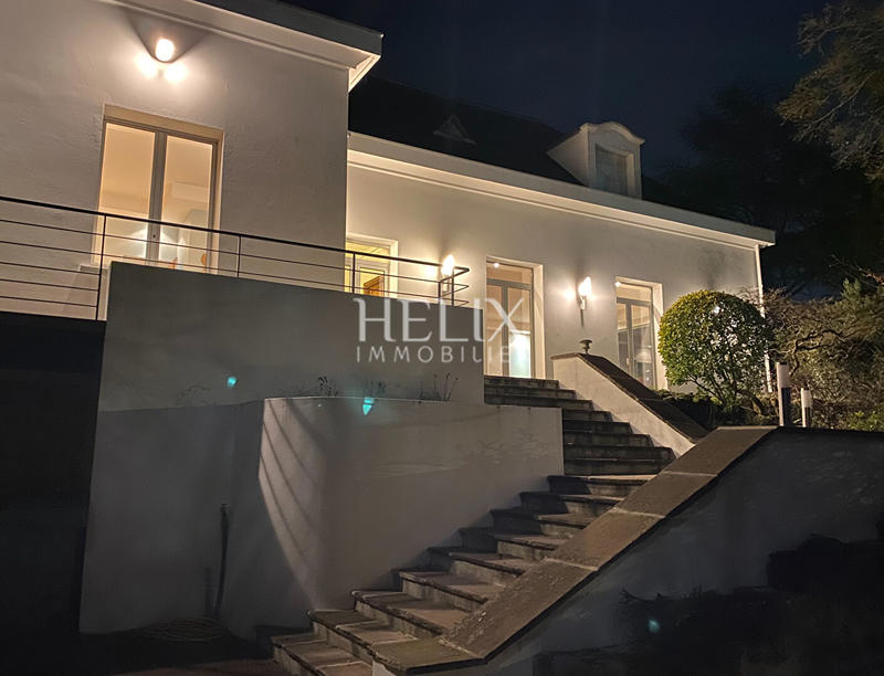 Maison - 410 m² - 10 pièces