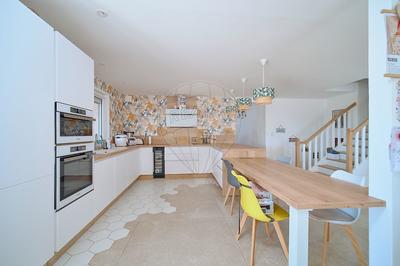 Maison - 180 m² - 6 pièces