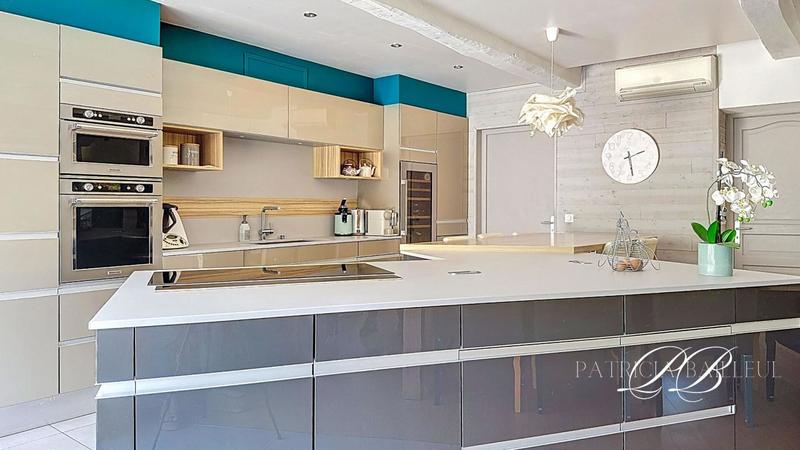 Villa - 630 m² - 26 pièces