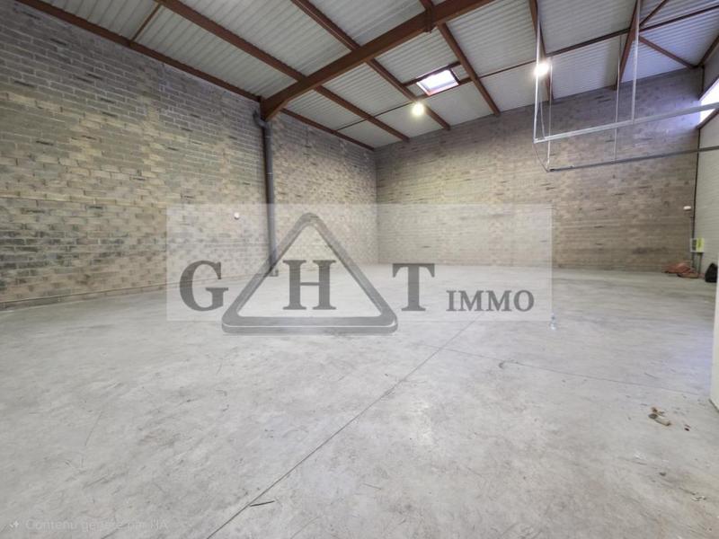 Entrepôt - 302 m²