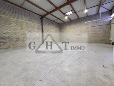 Entrepôt - 302 m²
