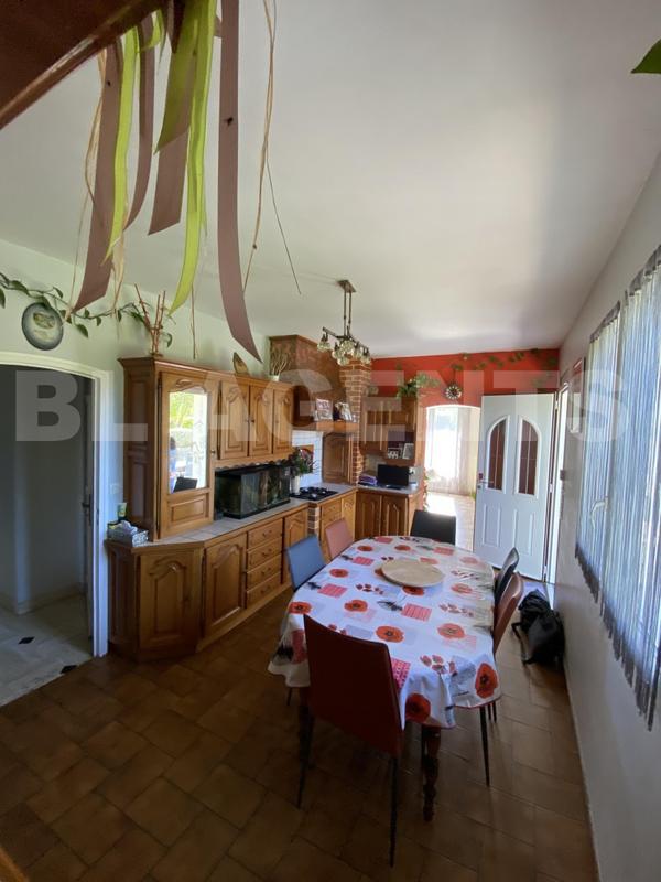 Propriété - 203 m² - 7 pièces