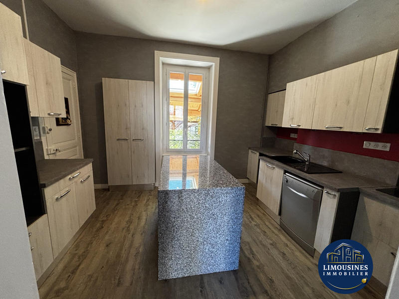 Maison - 153 m² - 8 pièces