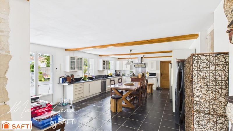 Villa - 284 m² - 9 pièces