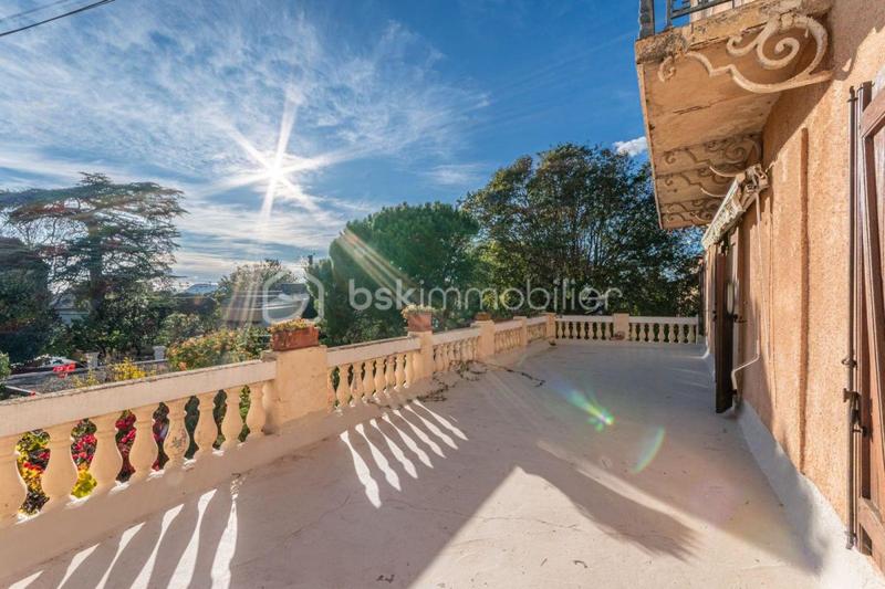 Maison - 212 m² - 10 pièces