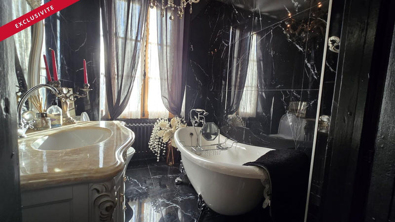 Maison - 230 m² - 8 pièces