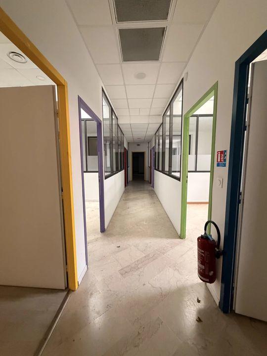 Bureau - 326 m² - 20 pièces