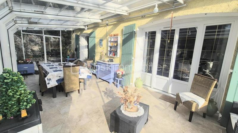 Maison - 297 m² - 10 pièces