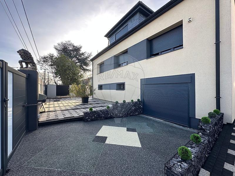 Maison - 255 m² - 6 pièces