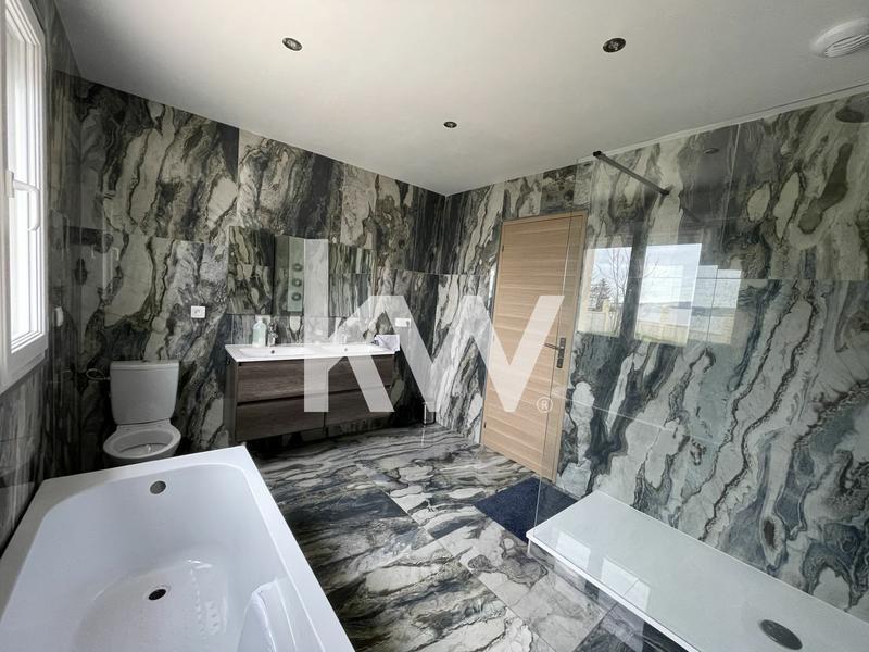 Maison traditionnelle - 165 m² - 6 pièces