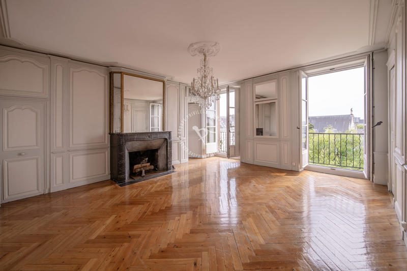 Appartement - 239 m² - 8 pièces