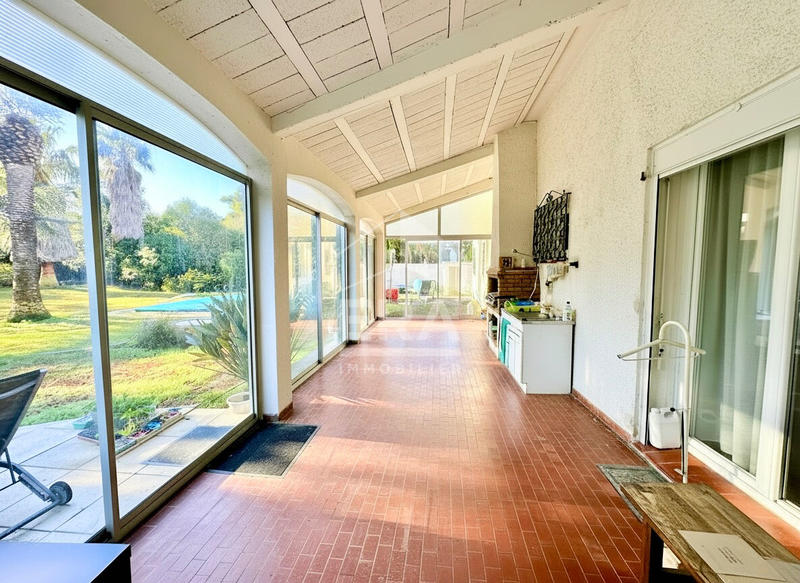 Maison - 235 m² - 8 pièces