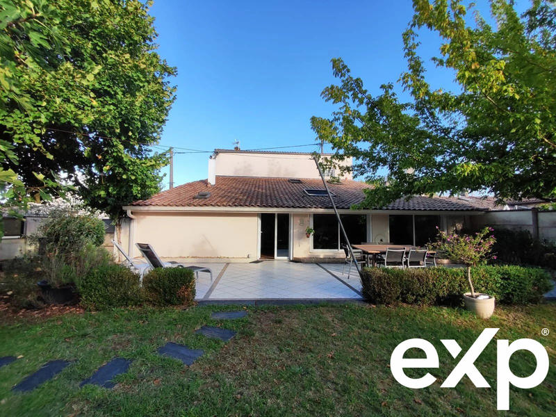 Maison - 248 m² - 6 pièces