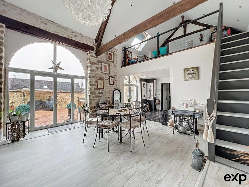 Maison - 285 m² - 8 pièces