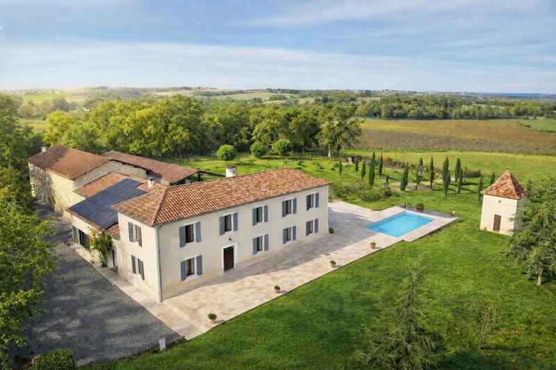 Maison - 375 m² - 10 pièces