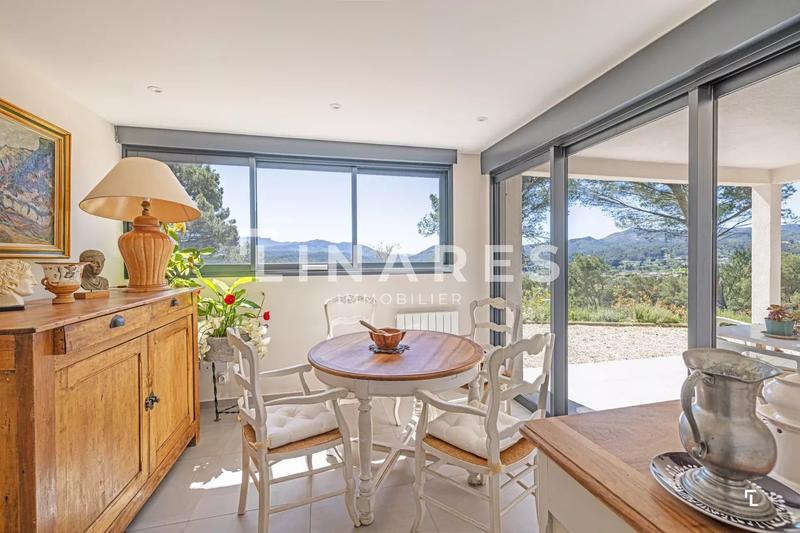 Maison - 215 m² - 6 pièces