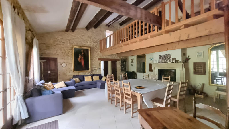 Maison - 281 m² - 9 pièces
