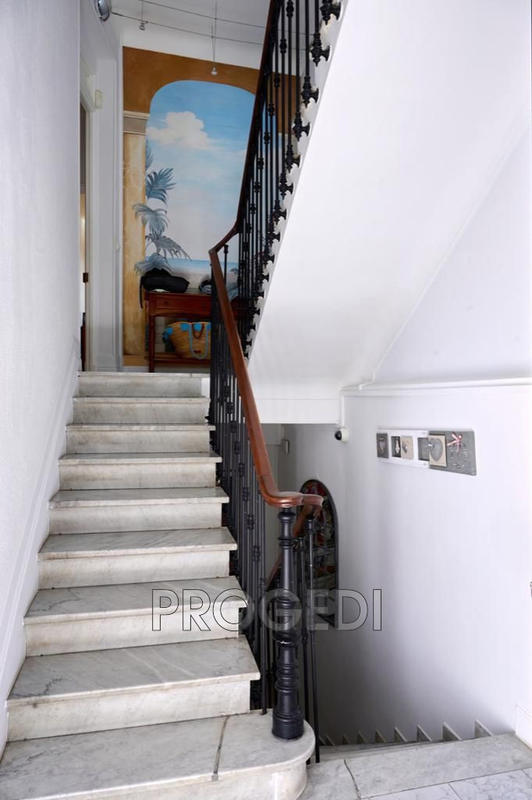 Maison de ville - 271 m² - 8 pièces