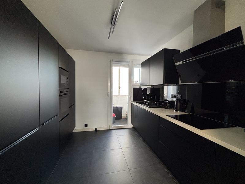 Appartement - 92 m² - 5 pièces