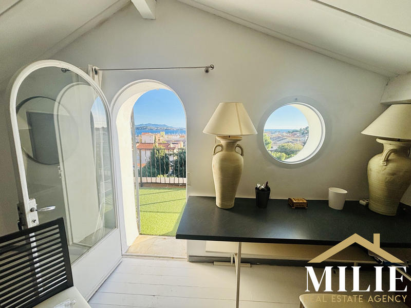 Villa - 245 m² - 7 pièces