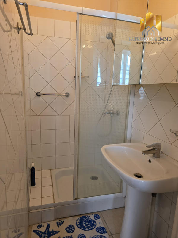 Maison - 300 m² - 10 pièces