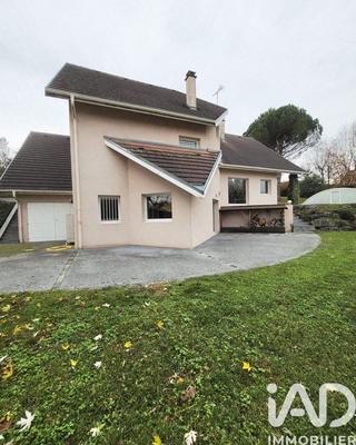 Maison - 185 m² - 8 pièces