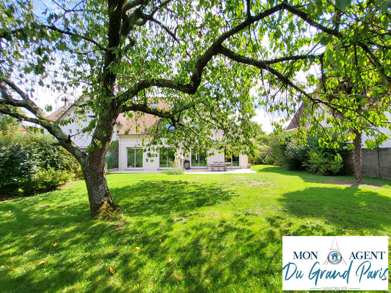 Maison - 216 m² - 10 pièces