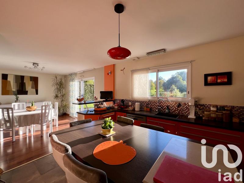 Maison - 185 m² - 9 pièces