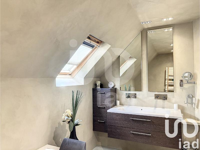 Maison - 256 m² - 9 pièces