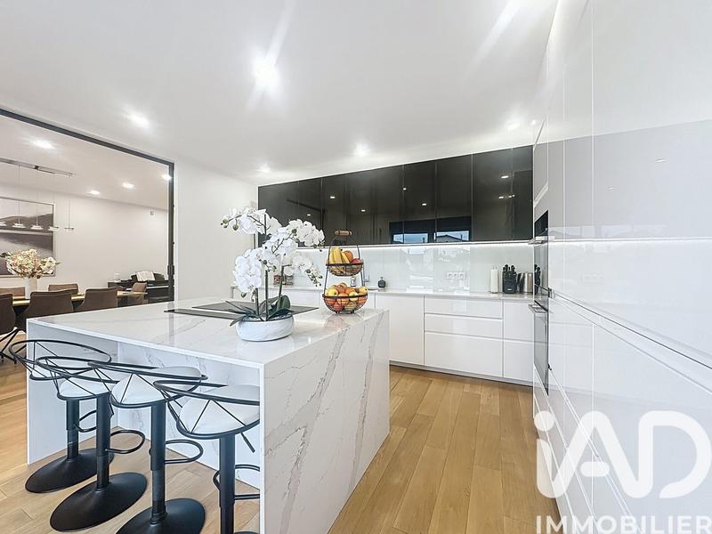 Maison - 282 m² - 12 pièces