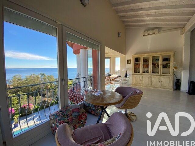 Maison - 219 m² - 7 pièces