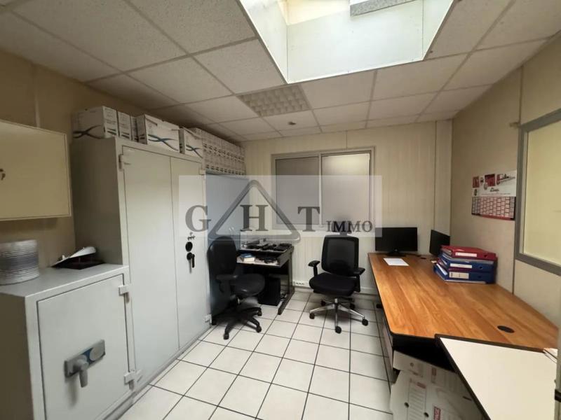 Entrepôt - 1 850 m²