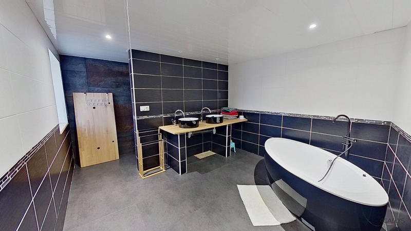 Maison - 180 m² - 7 pièces